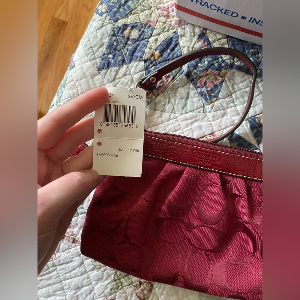 NWT Coach signature patent leather and fabric wristlet - Picture 15 of 15